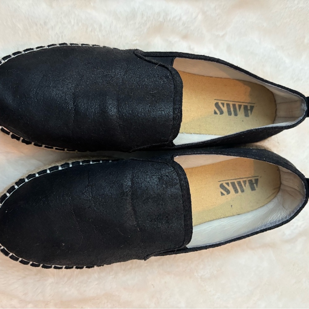 Hannah Black Women’s Loafers with White Stitching